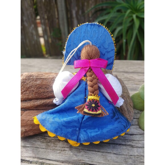 Vintage Traditional Russian Folk Costume Doll Ornament - Picture 5 of 10